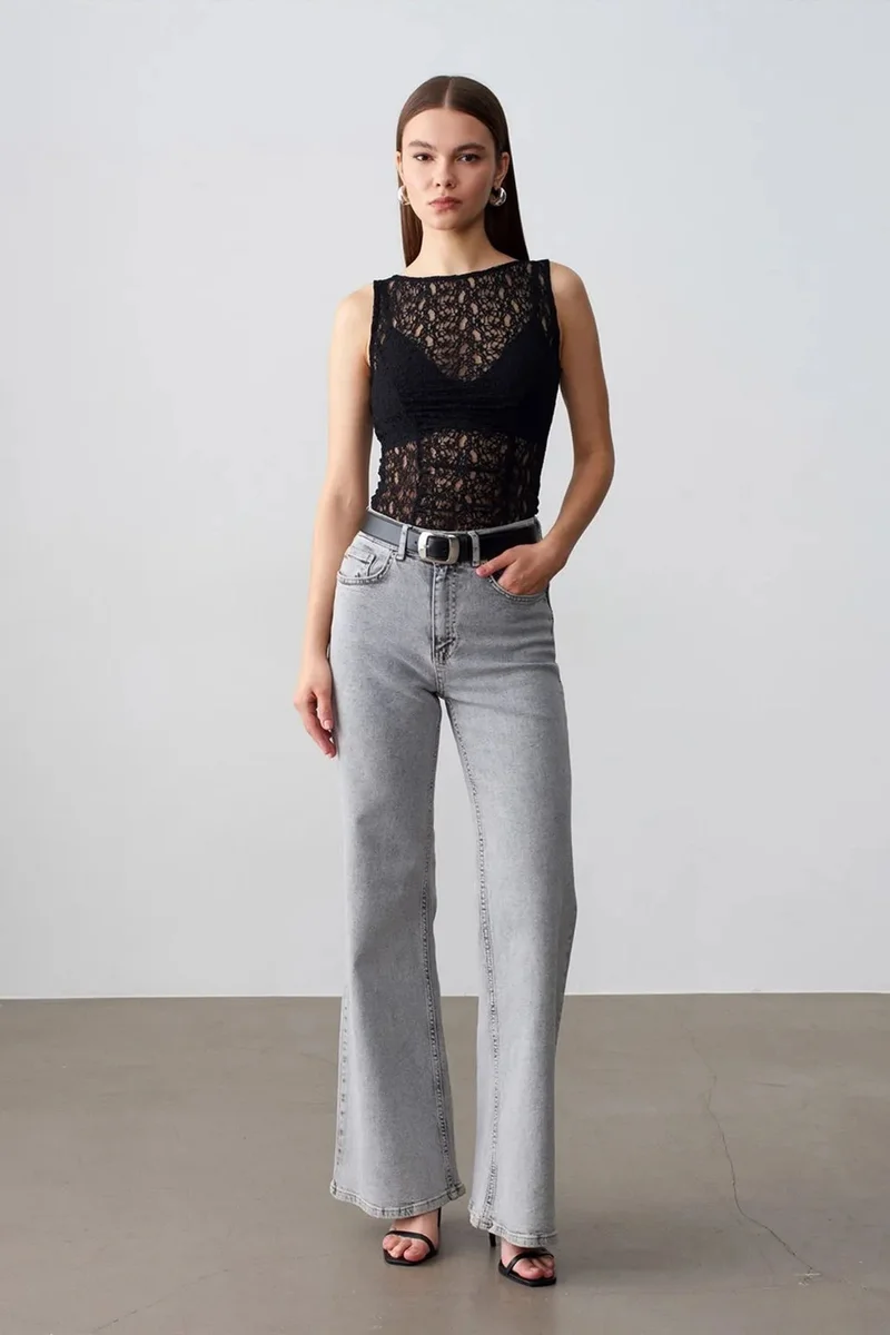 Dilvin Black DILVIN Fitted Lace Sleeveless Blouse for Women | Best Price UAE