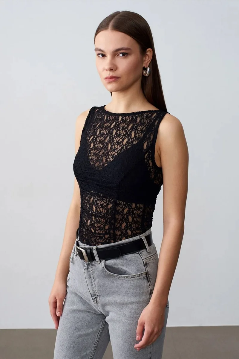 Dilvin Black DILVIN Fitted Lace Sleeveless Blouse for Women | Best Price UAE