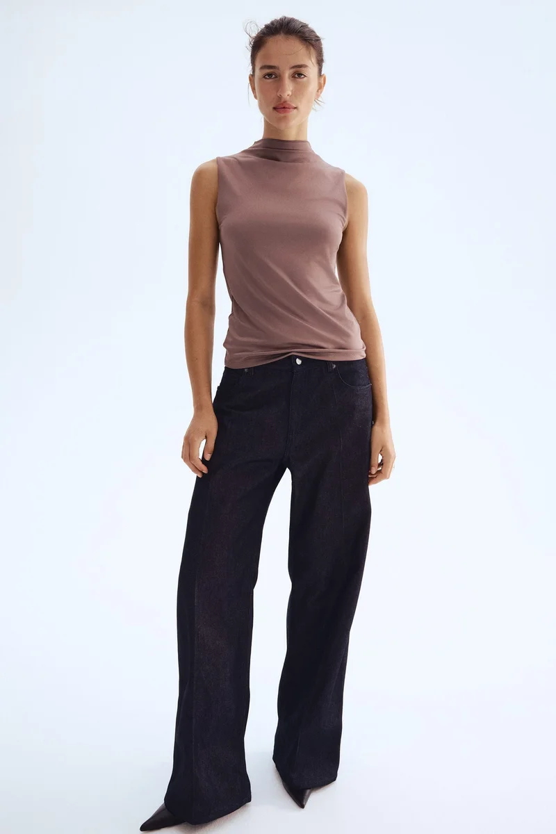 اتش اند ام بلوزة بقبة عالية من نسيج مايكروفايبر