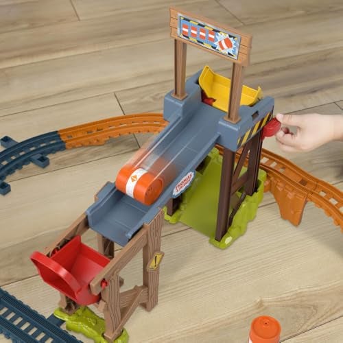 THOMAS & FRIENDS مجموعة قطار ألعاب كهربائية من توماس وأصدقائه - رافعة ديزل وتحميل البناء مع المسار والبضائع للأطفال في سن ما قبل المدرسة من 3 سنوات فما فوق - Image 4
