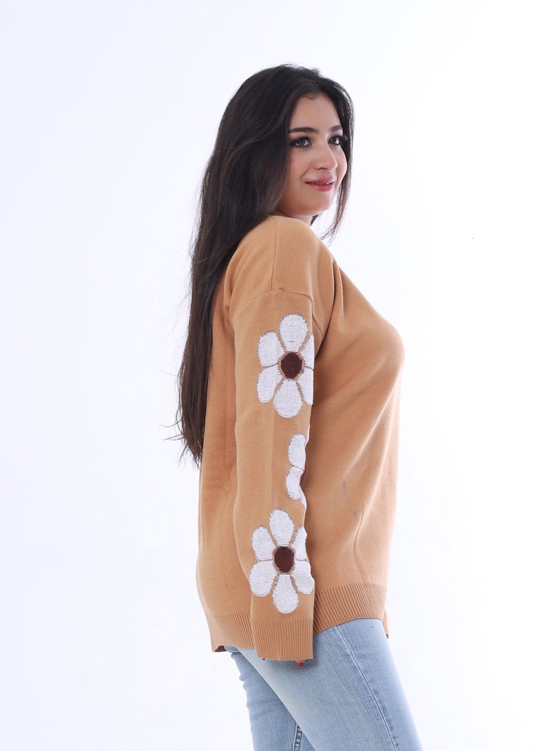 بيبو سترة نسائية مع أكمام مطبعة بالورود
_بني - Image 2