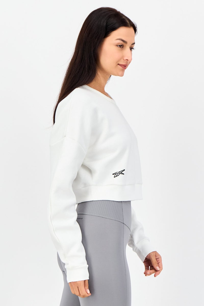 Reebok سويت شيرت قصير بأكمام طويلة للنساء مناسب للرياضة في الهواء الطلق، أبيض - Image 2