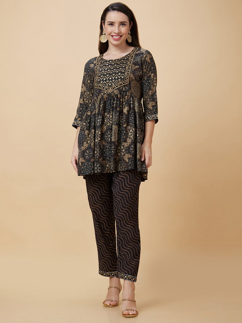 globus Globus Women Black Ethnic Motifs Printed Regular Thread Work A-Line Kurta With Trousers - Image 2