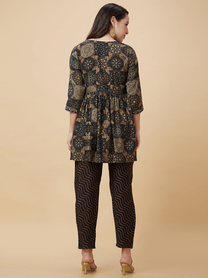 globus Globus Women Black Ethnic Motifs Printed Regular Thread Work A-Line Kurta With Trousers - Image 4