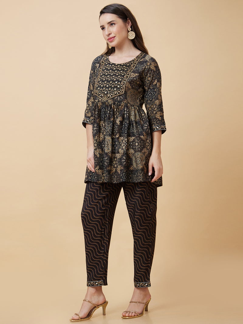 globus Globus Women Black Ethnic Motifs Printed Regular Thread Work A-Line Kurta With Trousers - Image 3