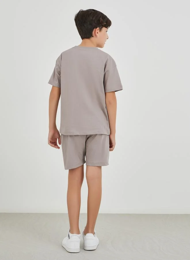 Styli Styli Boys Typography Print Oversized T-Shirt and Shorts Set