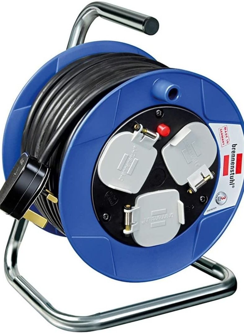 Brennenstuhl BRENNENSTUHL COMPACT CABLE REEL 15M PLASTIC BODY WITH 13A PLUG & 3 NO. UNIVERSAL SOCKET 3G1.5 BLACK CABLE (1078187900)