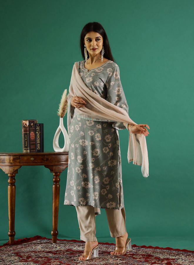 sanskrutihomes Sanskrutihomes Floral Printed V-Neck Pure Cotton Kurta and Pants Set  - Image 4