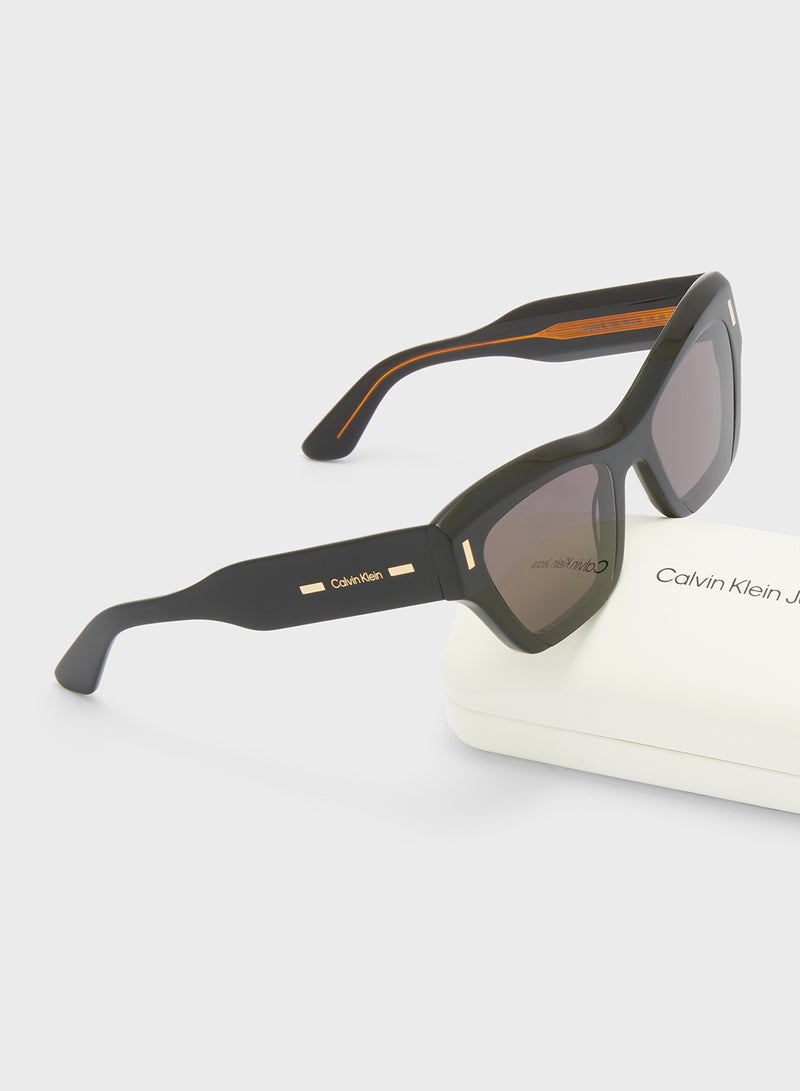 كالفن كلاين نظارة شمسية بتصميم فراشة - Image 5