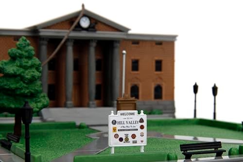 Jada Nanoscene Back to The Future Hill Valley Courthouse Diorama – Movie-Inspired Miniature Diorama incl. 2 Iconic Vehicles (Time Machine & Toyota Pickup) – Collectible Scene for Adults and Kids - Image 5