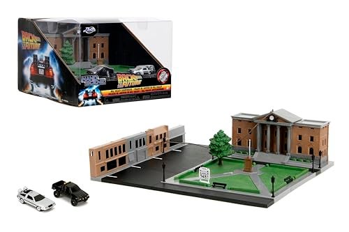 Jada Nanoscene Back to The Future Hill Valley Courthouse Diorama – Movie-Inspired Miniature Diorama incl. 2 Iconic Vehicles (Time Machine & Toyota Pickup) – Collectible Scene for Adults and Kids - Image 1