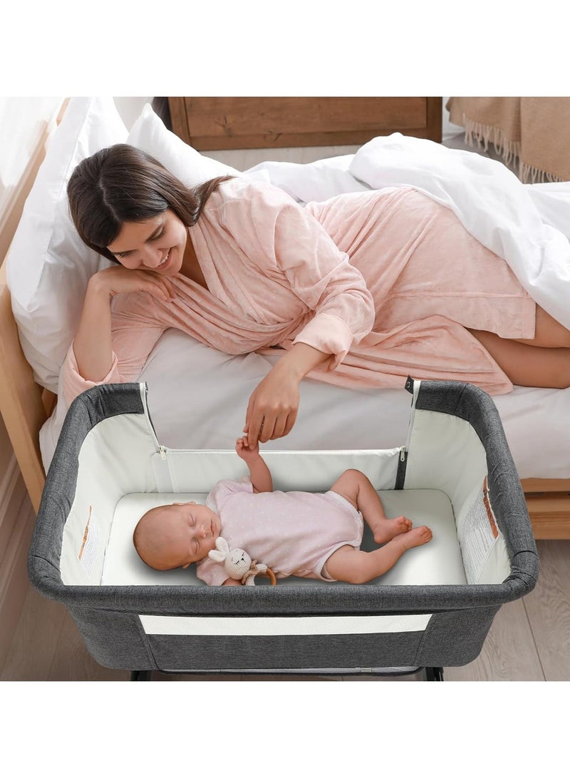 آسي بلاي سرير أطفال بعجلات، بثلاثة ارتفاعات قابلة للتعديل، سرير جانبي بميزة الإمالة لتخفيف الارتجاع، شبك قابل للتنفس، إطار خفيف من الألومنيوم، مساحة تخزين، وتصميم مناسب للسفر - Image 3