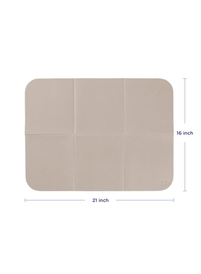 ubbi حصيرة تغيير الحفاضات المحمولة، ملحق حقيبة الحفاضات الناعم والمريح، ضروري للمولودين الجدد، سهل التنظيف، وسادة قابلة للطي، ملحقات السفر للرضع، توب - Image 2