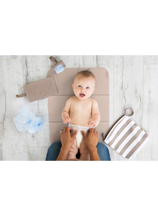 ubbi حصيرة تغيير الحفاضات المحمولة، ملحق حقيبة الحفاضات الناعم والمريح، ضروري للمولودين الجدد، سهل التنظيف، وسادة قابلة للطي، ملحقات السفر للرضع، توب - Image 5