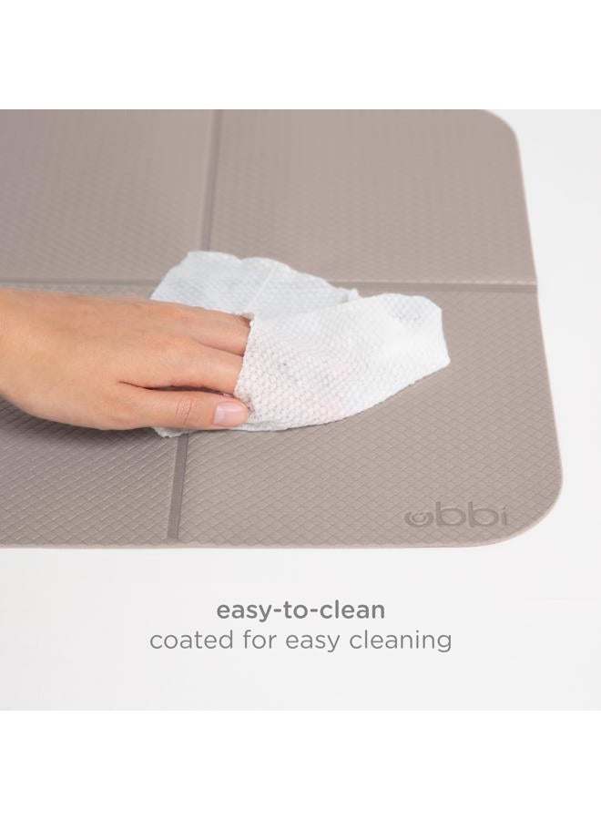 ubbi حصيرة تغيير الحفاضات المحمولة، ملحق حقيبة الحفاضات الناعم والمريح، ضروري للمولودين الجدد، سهل التنظيف، وسادة قابلة للطي، ملحقات السفر للرضع، توب - Image 4