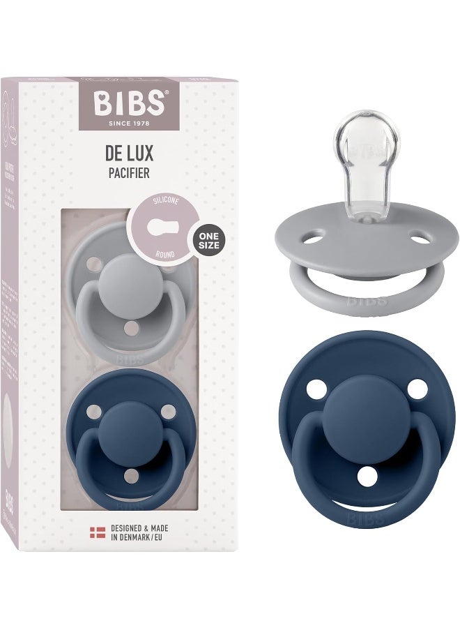 BIBS لهاية BIBS De Lux 2-Pack، مصاصة خالية من BPA، سيليكون دائري، مقاس واحد (0-36 شهر)، سحاب/أزرق فولاذي - Image 1