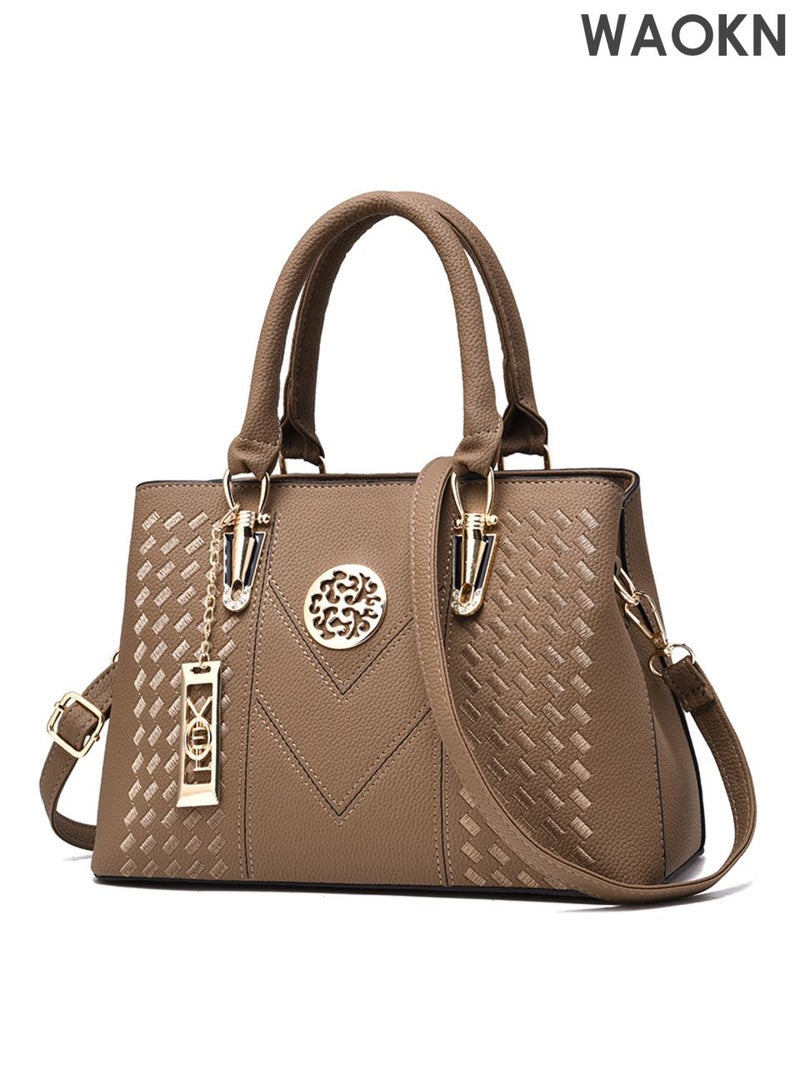 دبليو أيه أو كي أن حقيبة يد نسائية أنيقة مطرزة، حقيبة كتف، ذات سعة كبيرة، حقيبة مراسلة، مناسبة للتنقلات اليومية والعمل، مزودة بأحزمة كتف قابلة للتعديل، وجيوب تخزين متعددة لتلبية احتياجات السفر اليومية، مناسبة للجنسين، لون كاكي. - Image 1