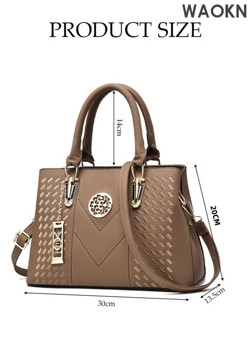 دبليو أيه أو كي أن حقيبة يد نسائية أنيقة مطرزة، حقيبة كتف، ذات سعة كبيرة، حقيبة مراسلة، مناسبة للتنقلات اليومية والعمل، مزودة بأحزمة كتف قابلة للتعديل، وجيوب تخزين متعددة لتلبية احتياجات السفر اليومية، مناسبة للجنسين، لون كاكي. - Image 5