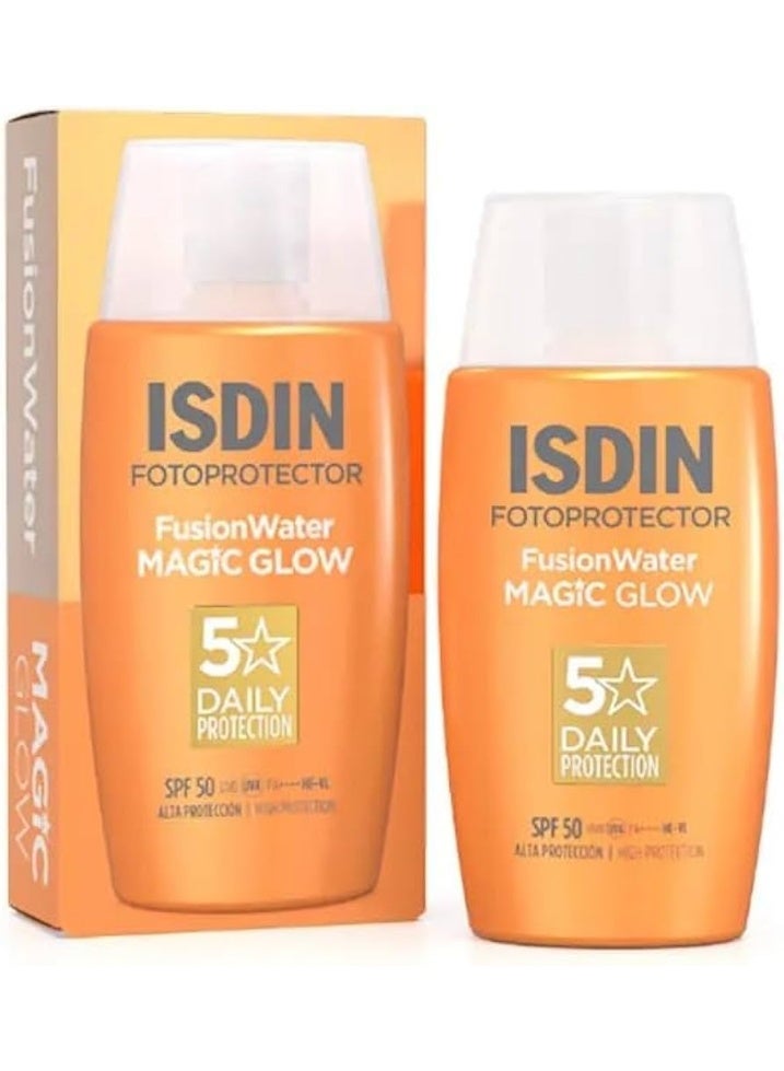 واقي الشمس للوجه "فوتوبروتيكتور فيوجن ووتر ماجيك جلو" (Fotoprotector Fusion Water Magic Glow) بمعامل حماية SPF 50، حماية يومية من الأشعة فوق البنفسجية مع لمسة توهج ذهبي وفيتامين E، سعة 50 مل.