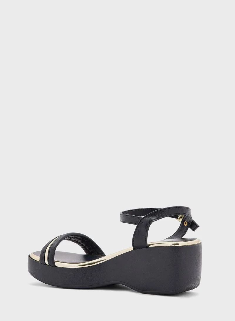 بيرا ريو Juliet Ankle Strap High Heel  Wedge Sandals
