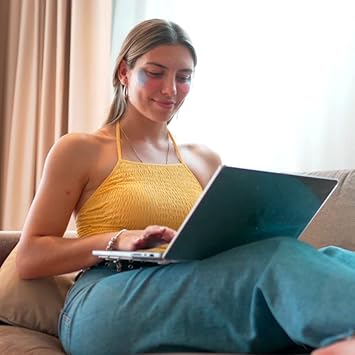 7th Heaven Soothing Hydrogel Under Eye Patches to Reduce the Appearance of Dark Circles and Fine Lines - Image 3