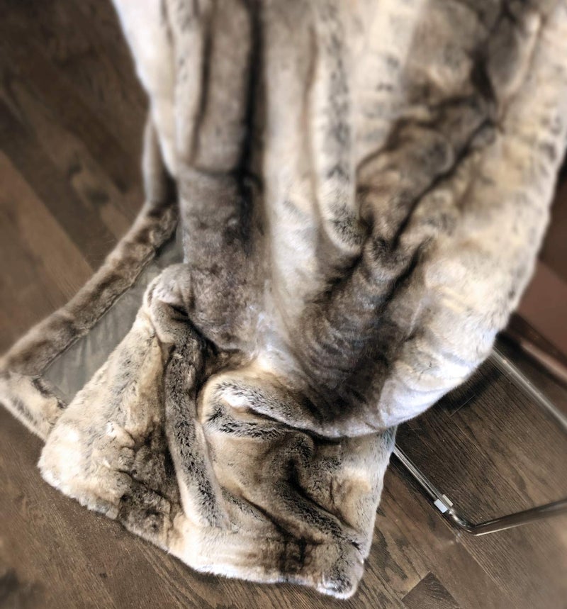 Eikei Luxury Faux Fur Throw Blanket Super Soft Oversized Thick Warm Afghan Reversible to Plush Velvet in Tan Grey Wolf, Cream Mink or Blush Chinchilla, Machine Washable (Ombre Beige, 60Wx70L) - Image 5