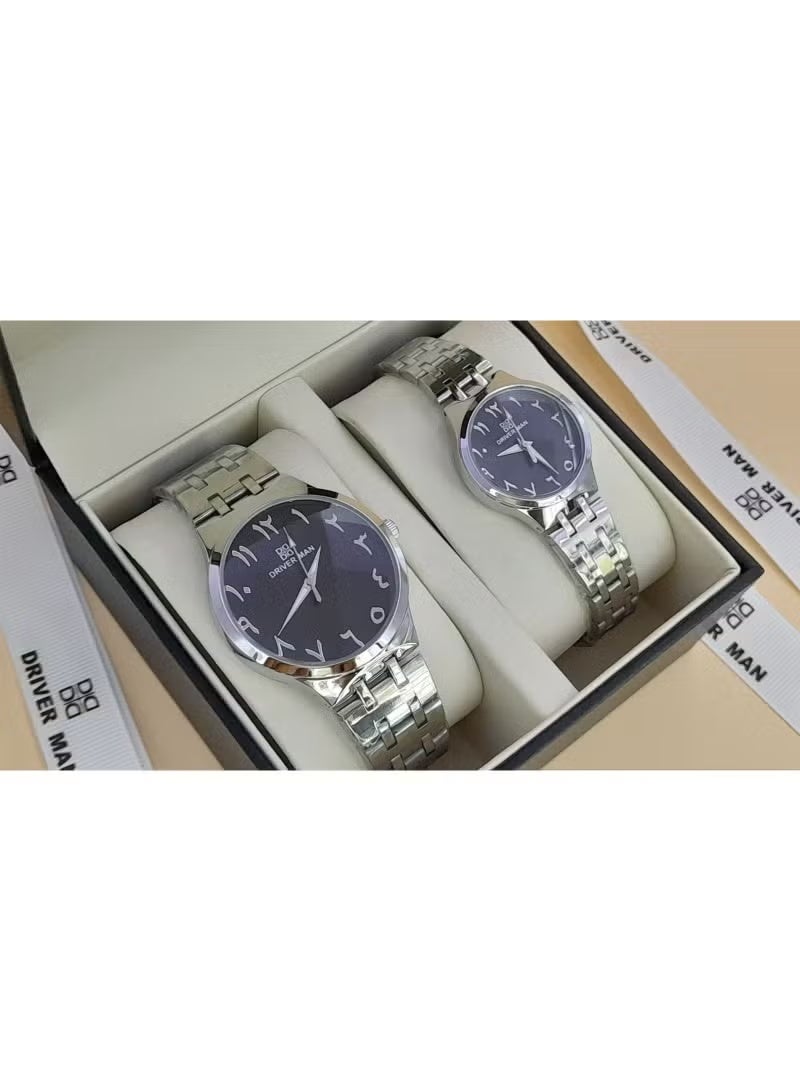 طقم ساعات نسائي ورجالي أنيقة تتميز بتصميم كلاسيكي.