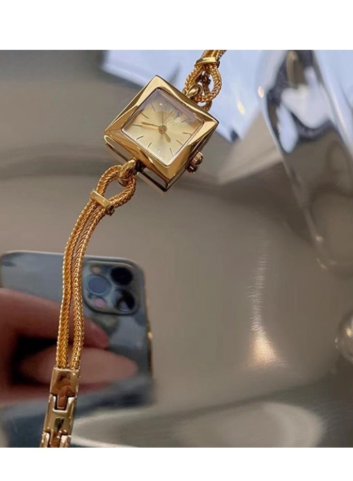 ساعة نسائية صغيرة رائعة وعصرية - Image 2