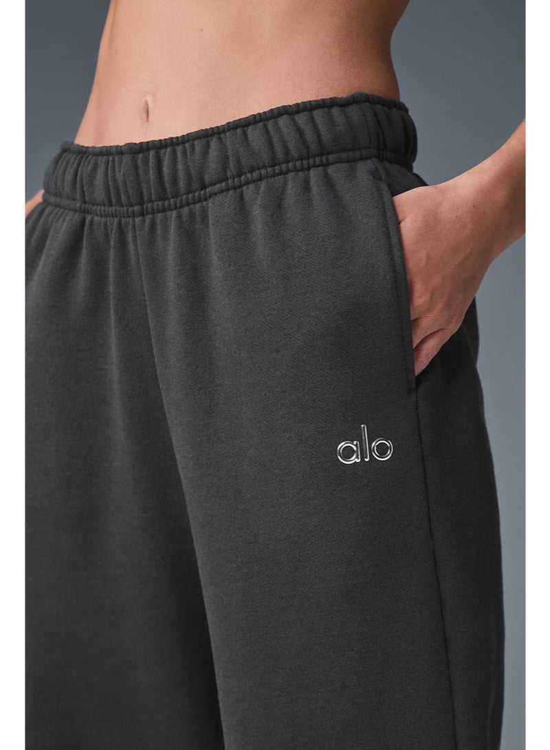 Alo Yoga Alo Loose Ankle-Length Cotton Pants, Sporty And Casual - Image 5