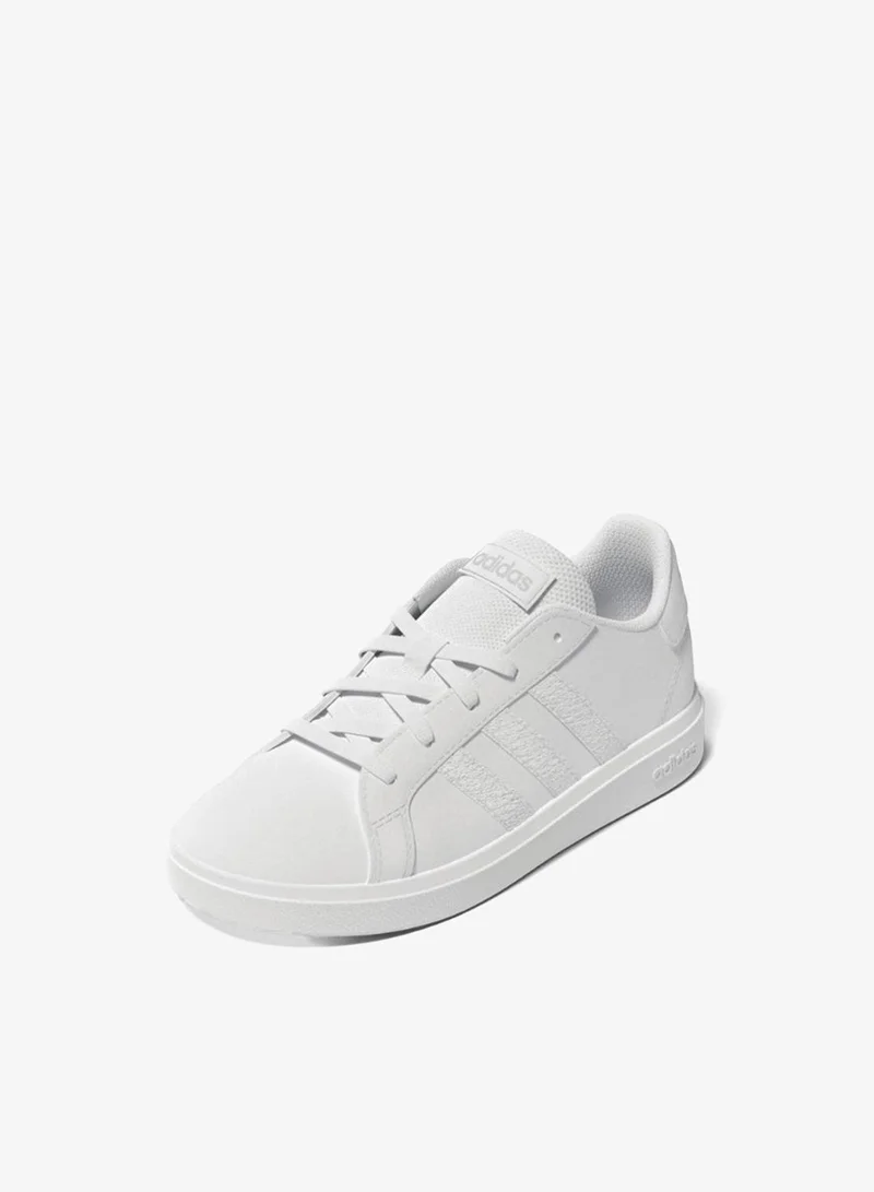 اديداس أحذية رياضية بيضاء كورت . كيه يو للأطفال