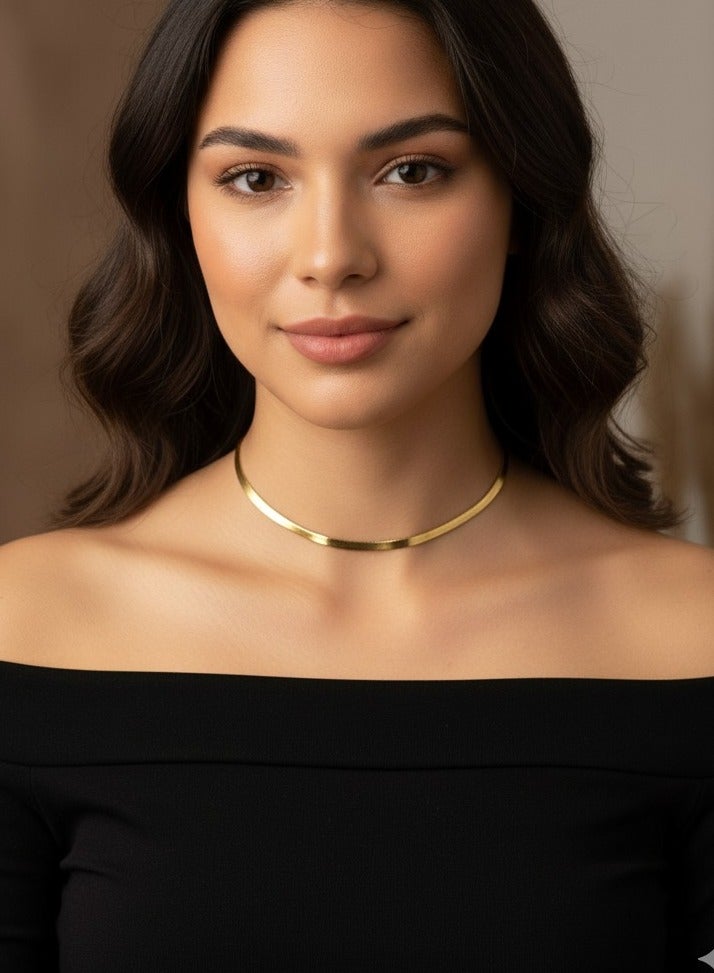 Vbranda A sleek and elegant necklace with a minimalist design - Image 1