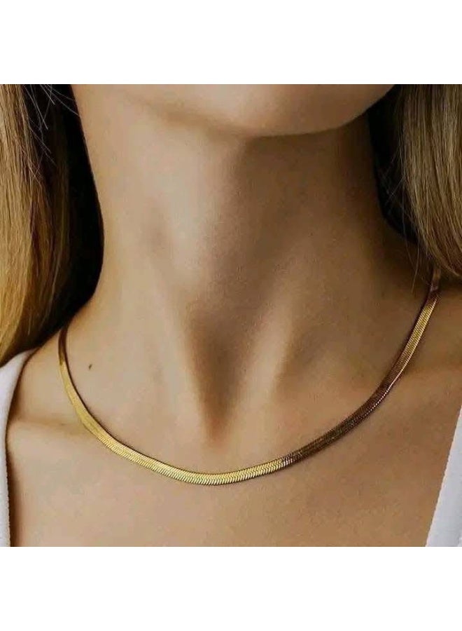 Vbranda A sleek and elegant necklace with a minimalist design - Image 2