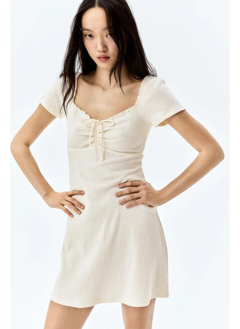 اتش اند ام Lace-trimmed flared-skirt dress