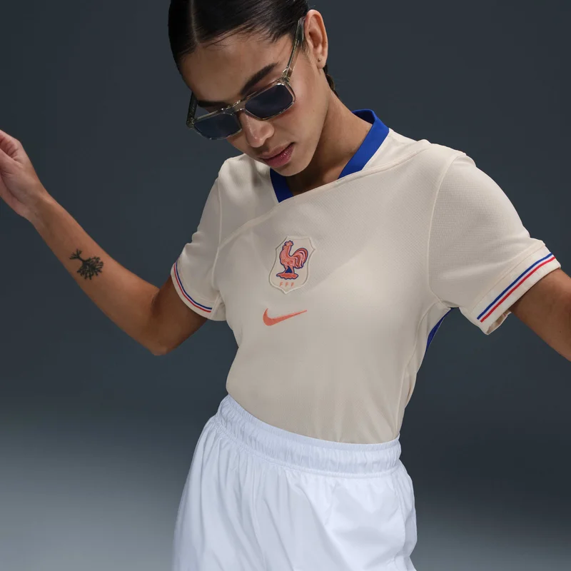 نايكي تيشيرت كرة القدم فرانس 2025 أواي بتصميم طبق الأصل للنساء (منتخب النساء)