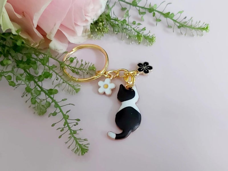 Agromusk Cute Cat Keychain, Enamel Flower Keyring Japanese Decor for Garden Lovers, Kawaii Bag Charm With Sakura Flowers (Black) - Image 2