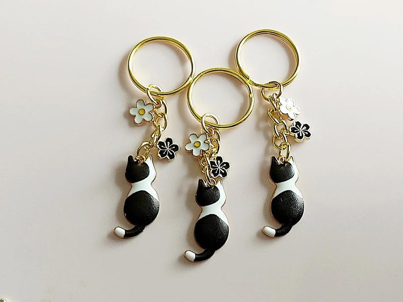 Agromusk Cute Cat Keychain, Enamel Flower Keyring Japanese Decor for Garden Lovers, Kawaii Bag Charm With Sakura Flowers (Black) - Image 4