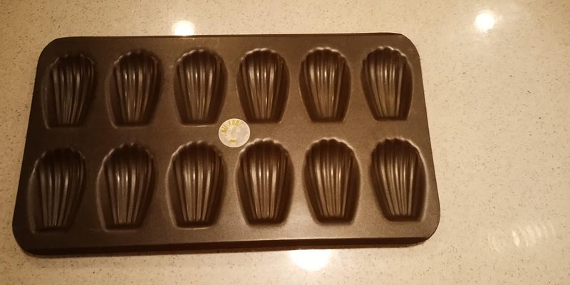 Gobel Madeleine Pan 12 Cavities-NONSTICK-Each cavity: 3-1/4"X2". Overall size of pan: 15-1/2"X9" - Image 1