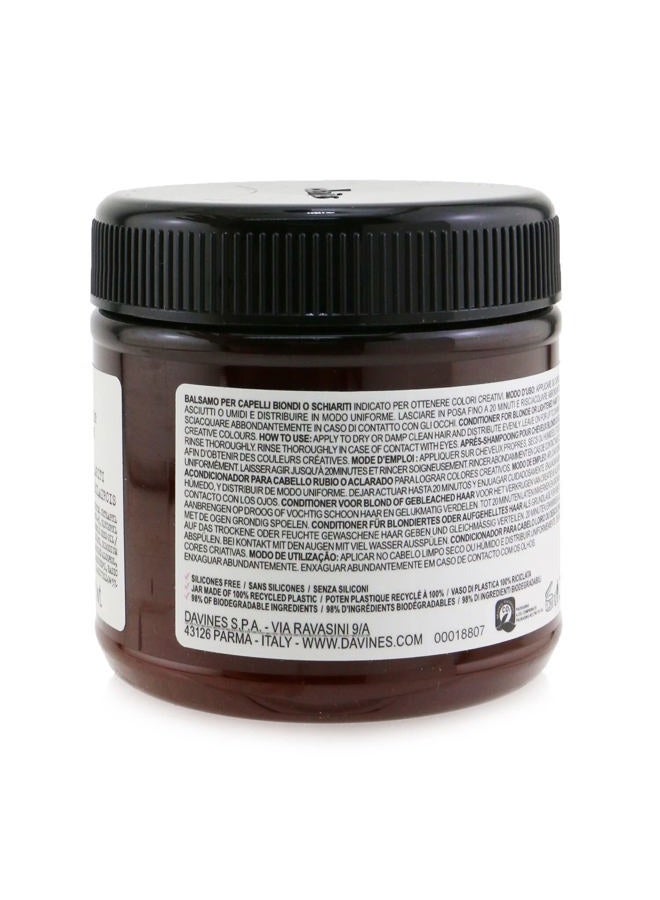 Davines ALCHEMIC Creative Conditioner Pink - Image 3