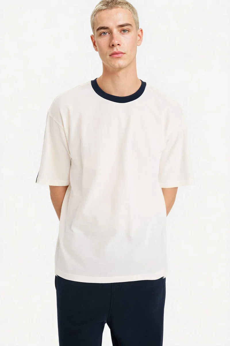 ديفاكتو Regular Fit Crew Neck Short Sleeve T-Shirt