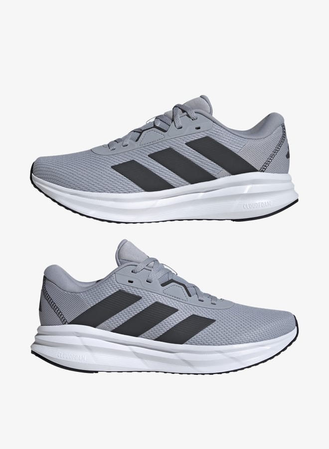 Adidas أحذية جري رجالية مزودة بأربطة - جالاكسي 7 م - Image 2