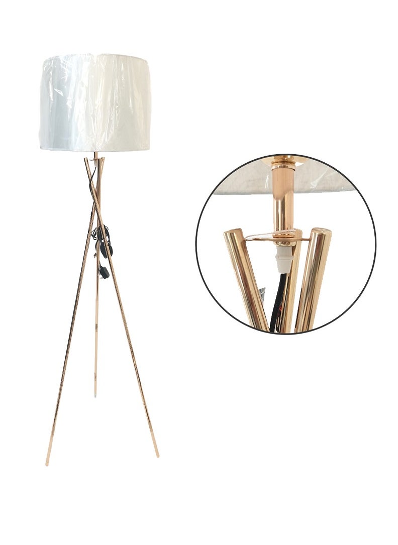 Living Floor lamp with metal tripods with a golden touch 