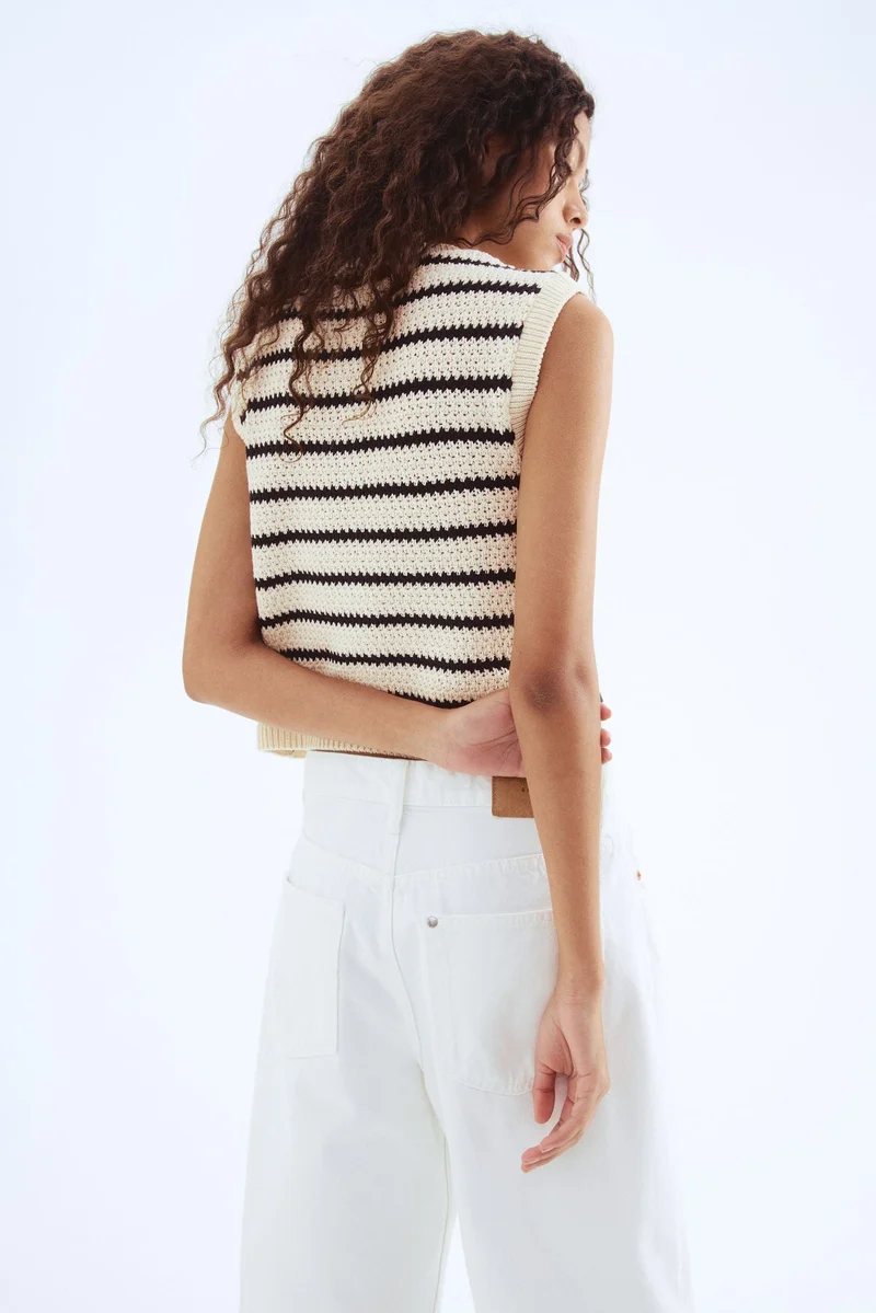 اتش اند ام فيست بتصميم كنزة بأزرار أمامية