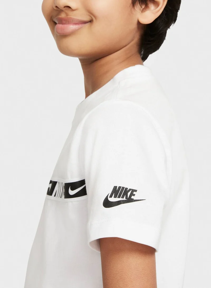 Nike Youth Nsw Repeat  Ss T-Shirt