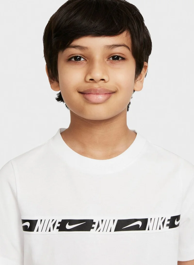 Nike Youth Nsw Repeat  Ss T-Shirt