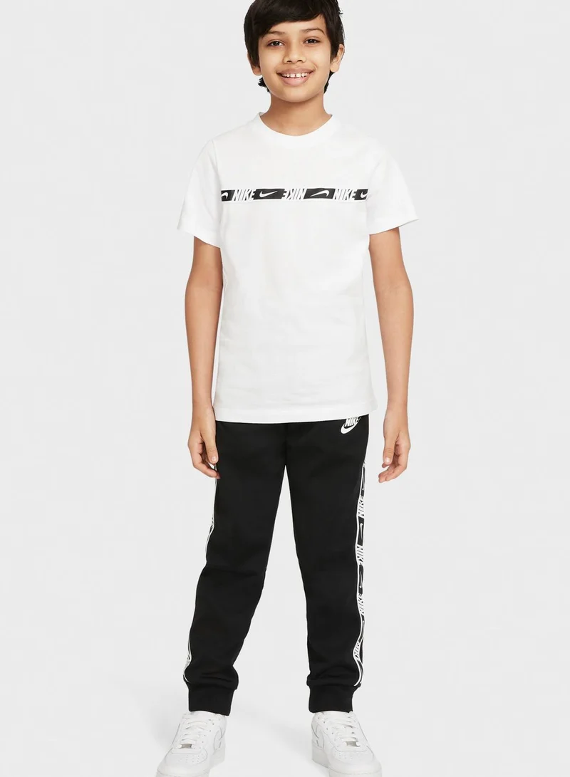 Nike Youth Nsw Repeat  Ss T-Shirt