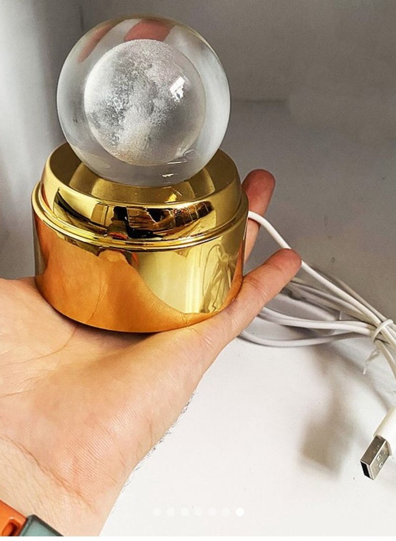 بلورة كره كريستال دوارة ضوء وموسيقي تعمل ب USB مصباح مكتب ثلاثيه الابعاد مع قاعدة متحركة 360 درجة ذهبي - Image 2