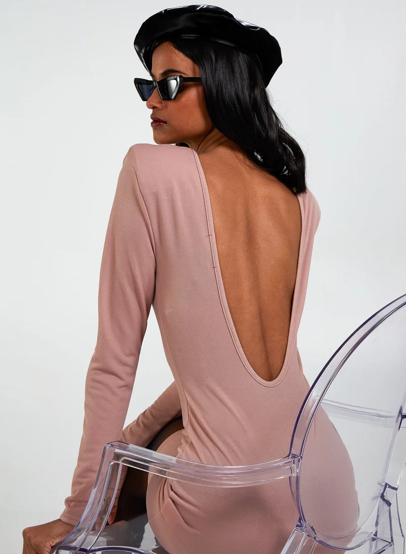 بينك فانيلا فستان بأكتاف مبطنة وأكمام طويلة وفتحة رقبة مستديرة