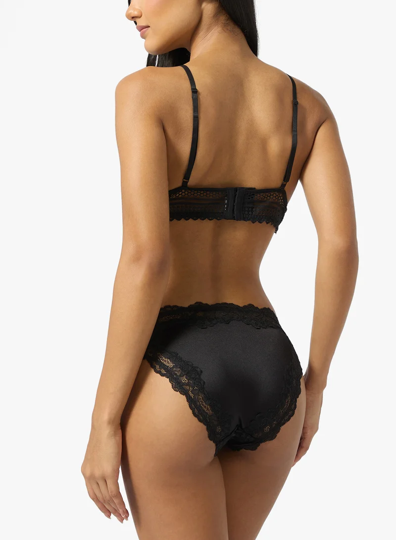 Dorina BRIEF