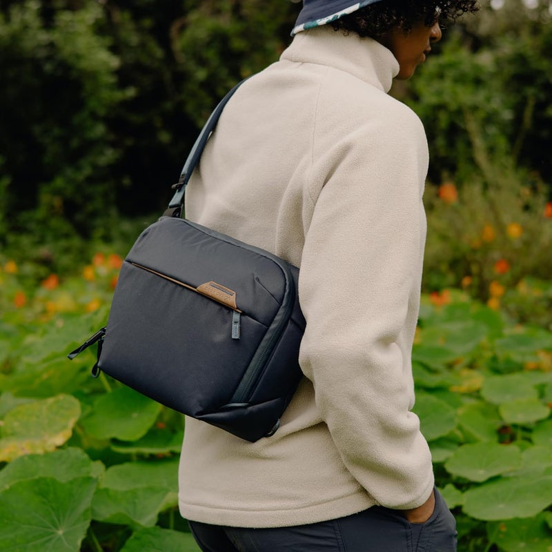 Peak Design Everyday Sling 6L V2 - Midnight - Image 2