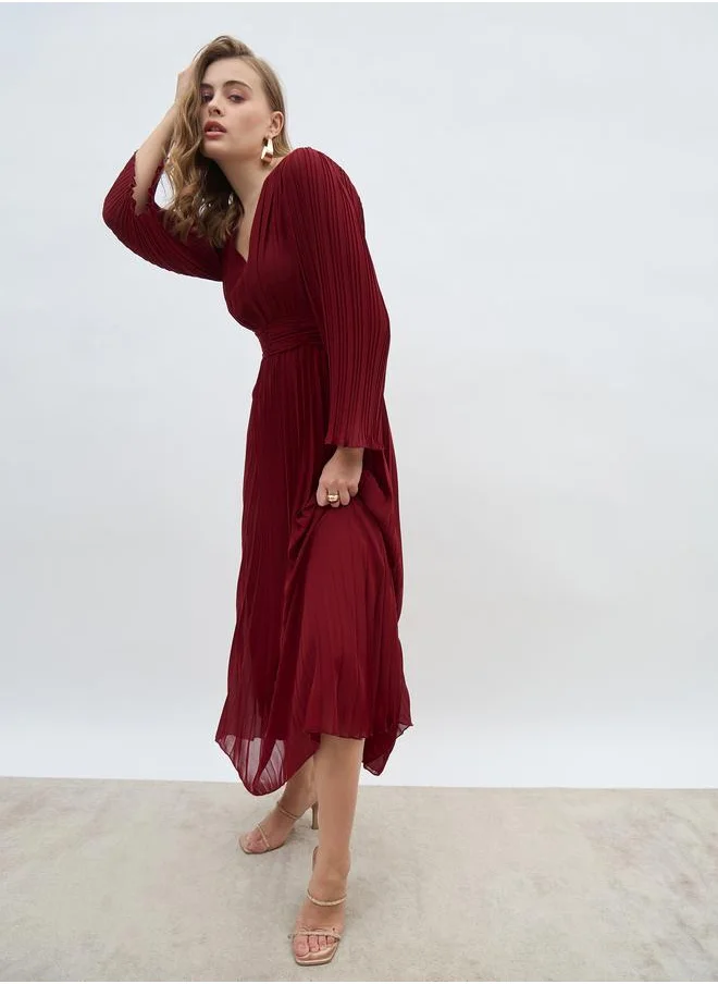 Styli Styli Women Red Solid V Neck Pleated A-line Maxi Dress